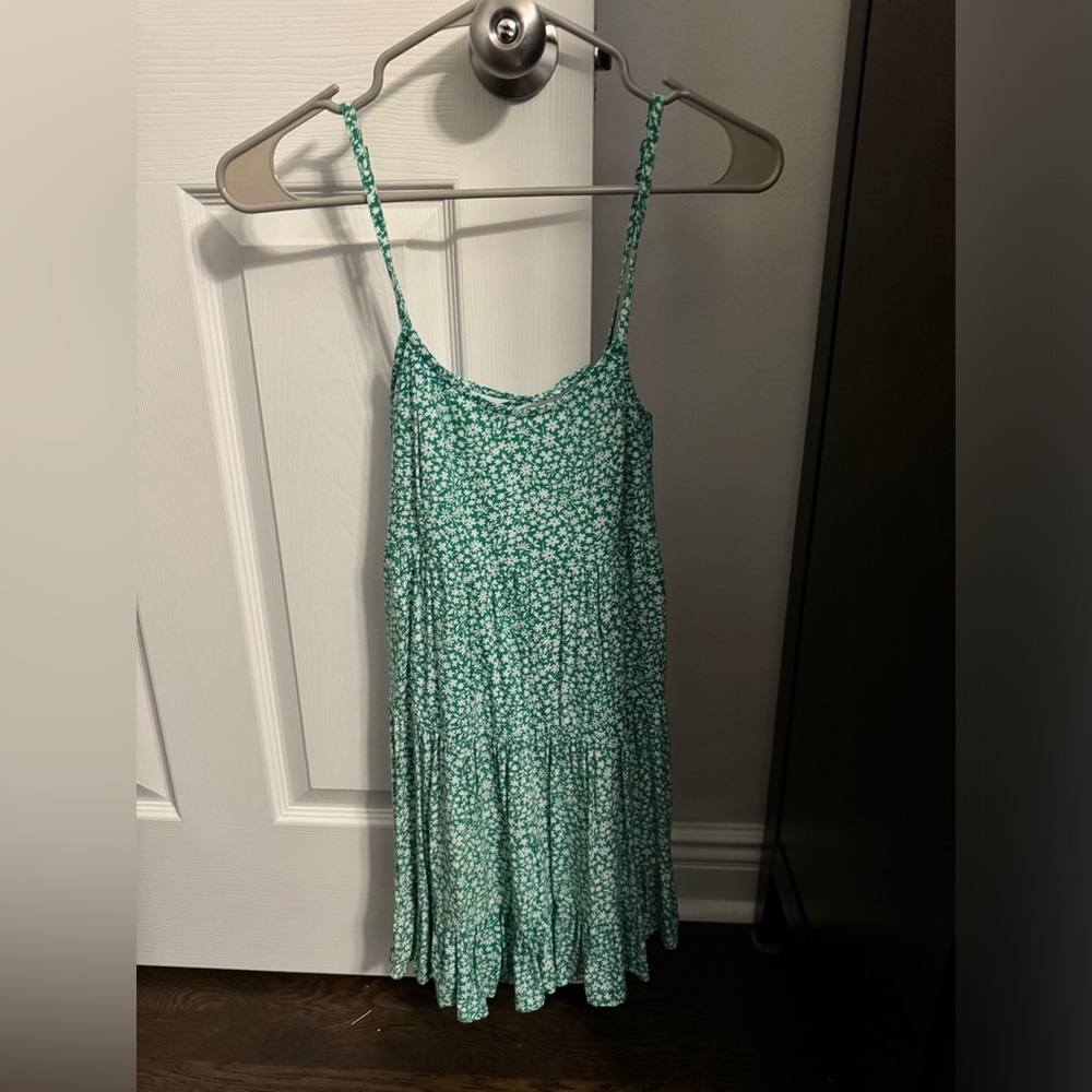 Hollister Green with white flower dress